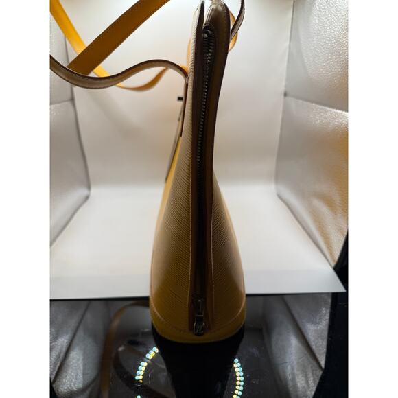 Louis Vuitton Lussac Shoulder Bag in in Yellow Epi Leather - Picture 5 of 9